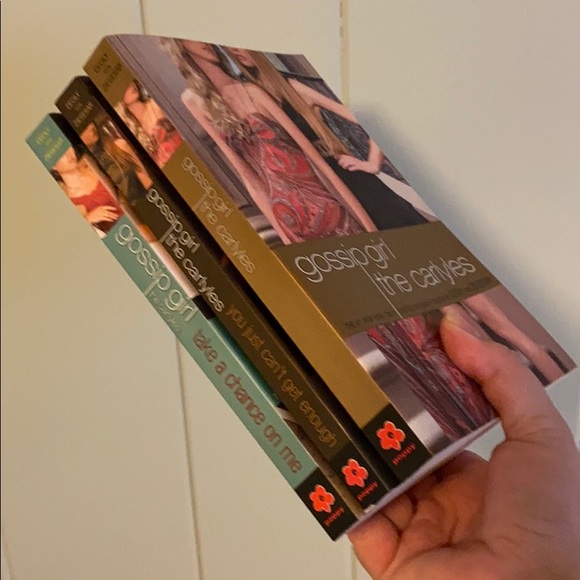 Gossip Girl: The Carlyles Book Bundle - Picture 2 of 3